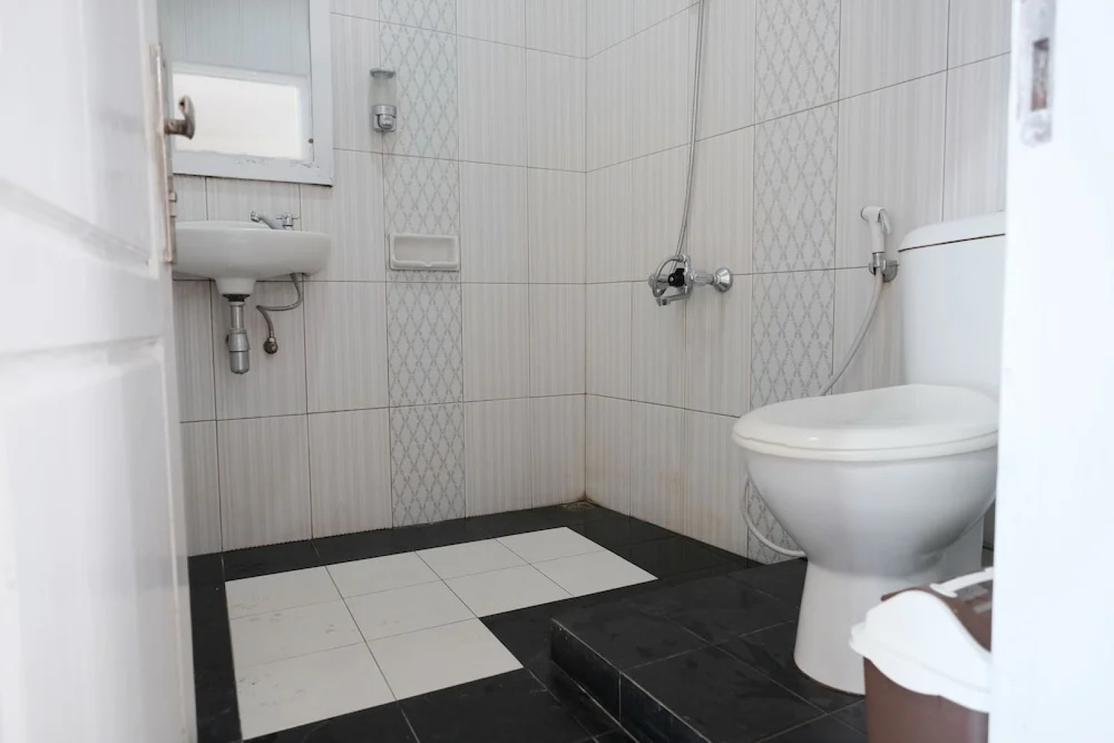 RedDoorz near RSUD Kolonel Abundjani Bangko