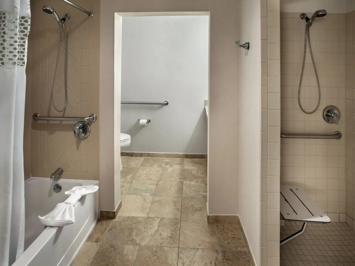 Hampton Inn & Suites Milwaukee Downtown