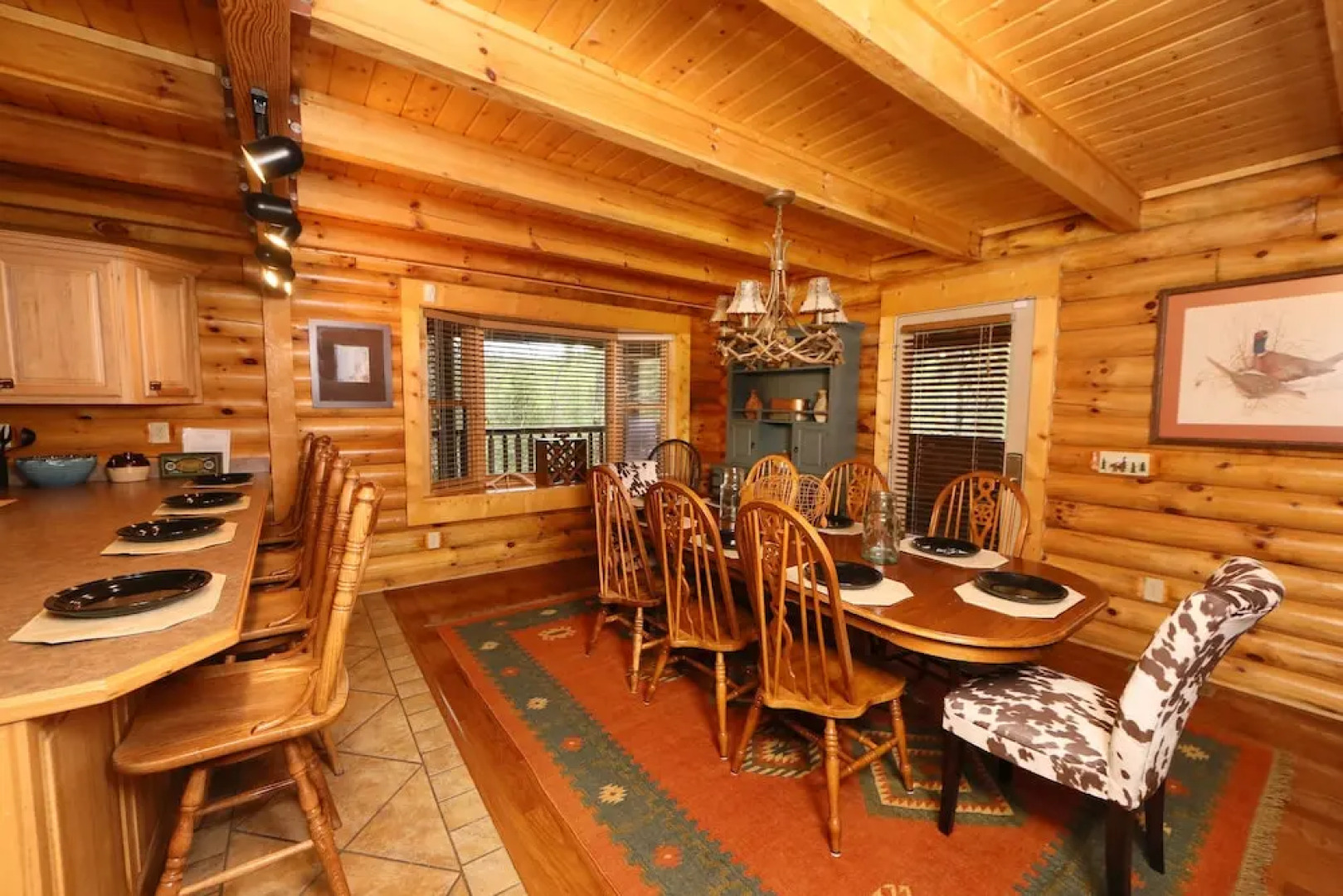 Black Bear Hideaway - Five Bedroom Cabin