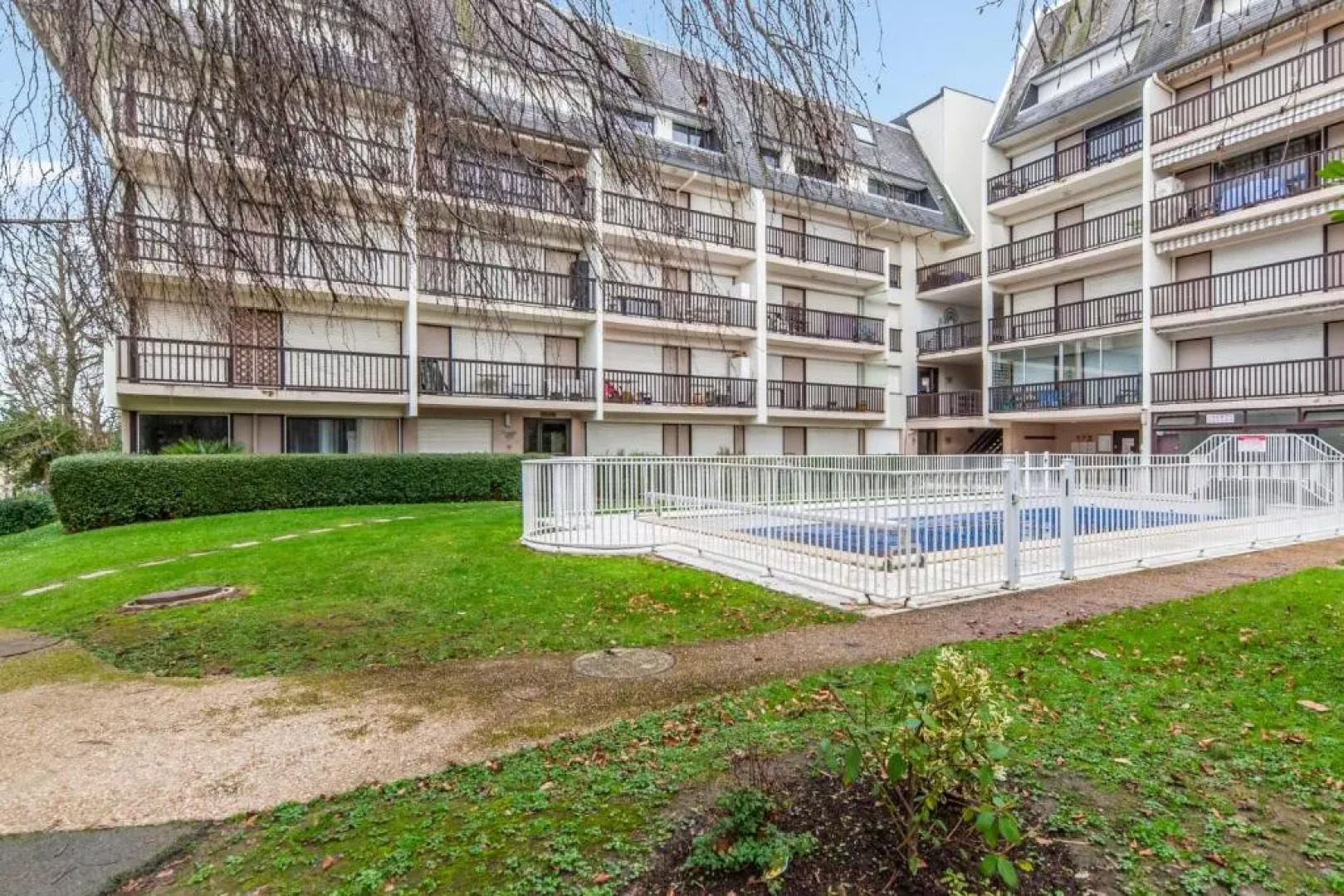 Charming 1br with balcony & pool nearby Trouville-sur-Mer station - Welkeys