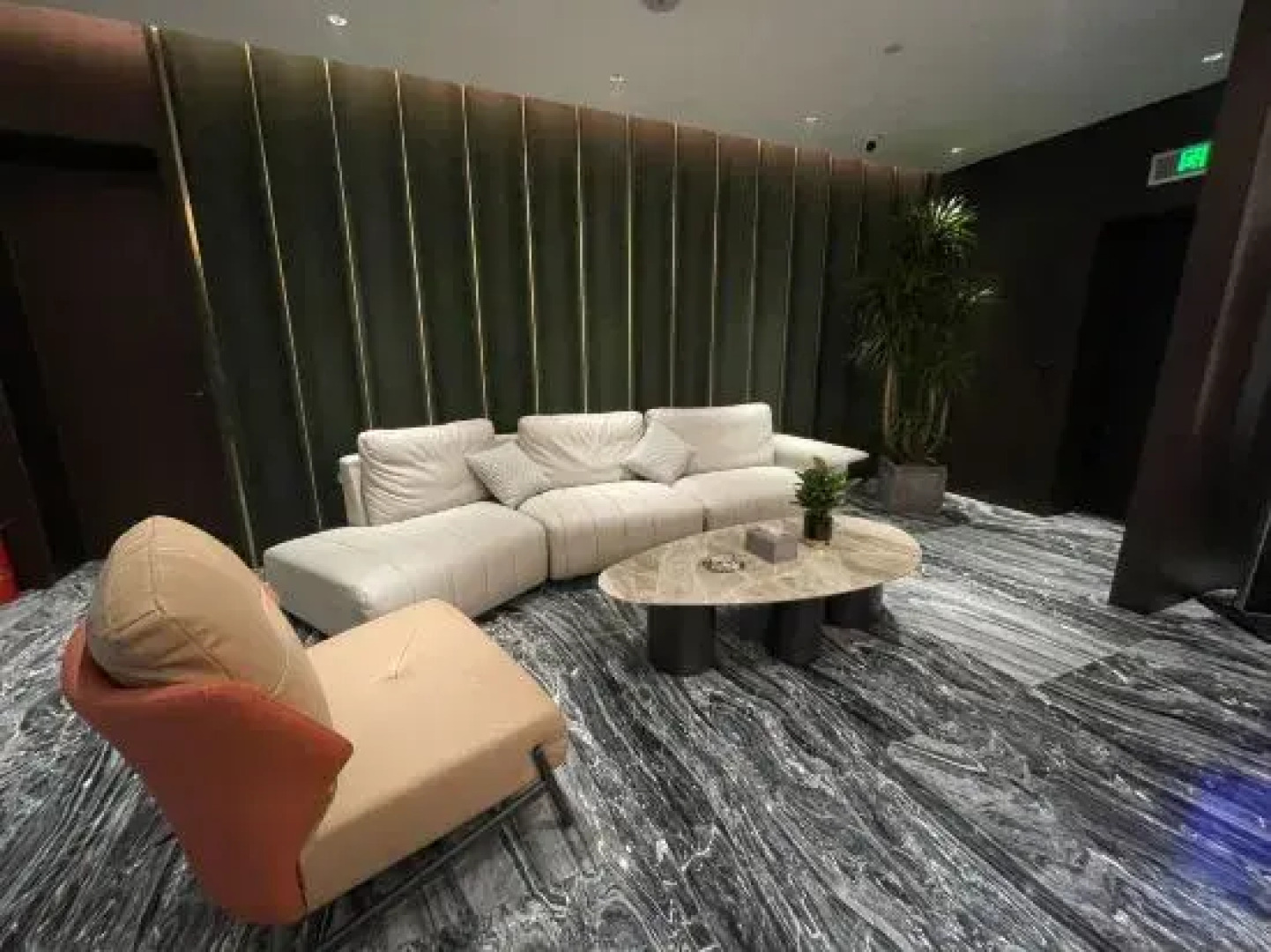 Yueshui Lanting Smart Hotel (Yuan Yongnian New Century Tianzhu Square)