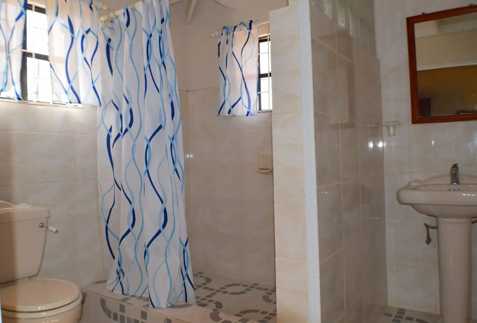 Shonlan Inn and Apartments