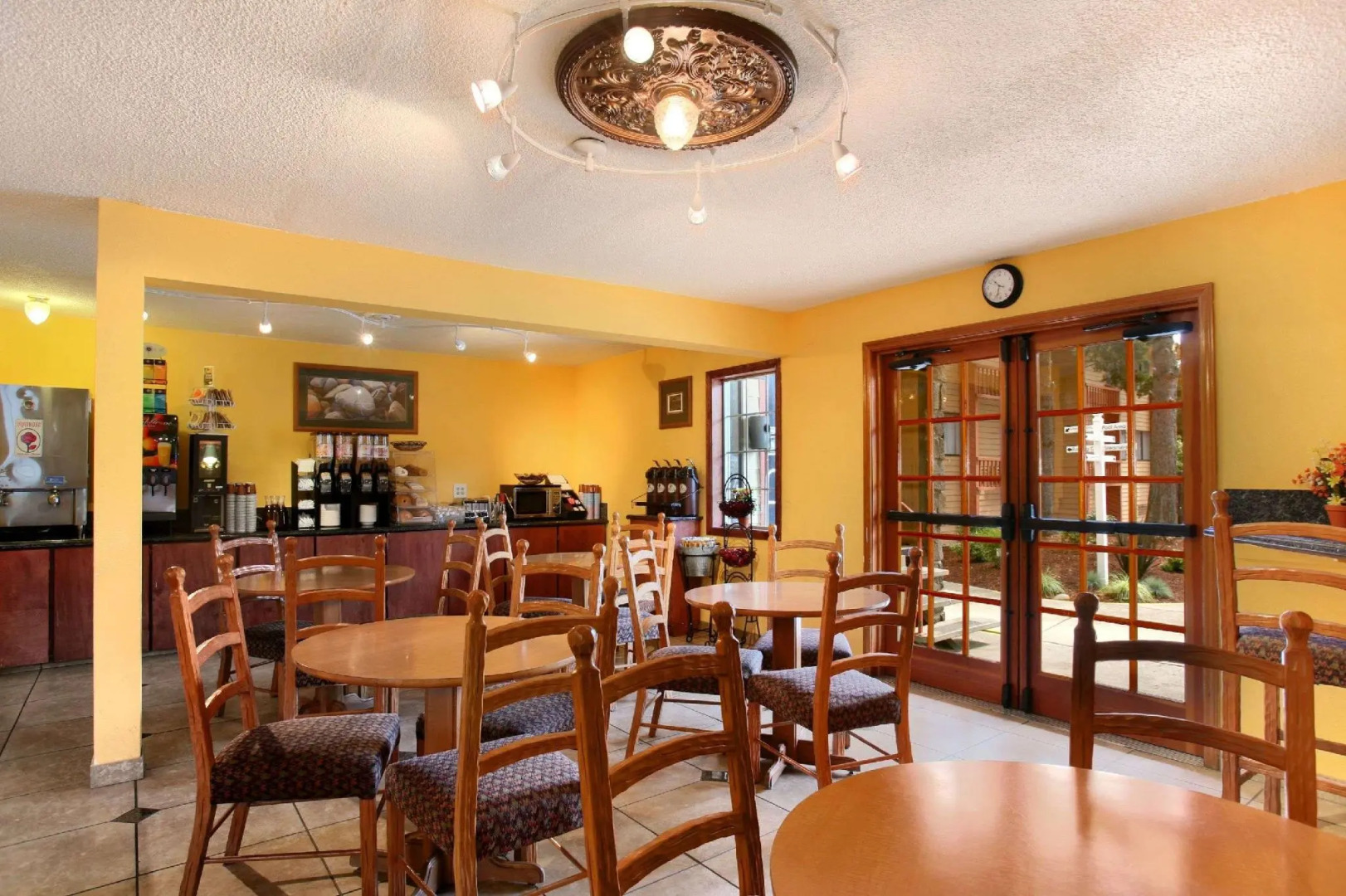 Howard Johnson by Wyndham Portland Airport