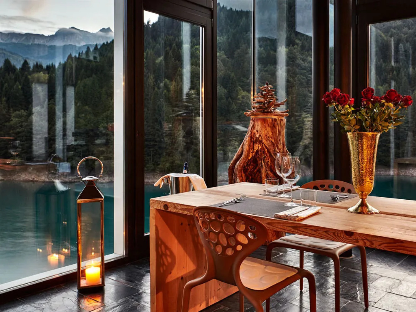 MAANJA Lake Front Suite and Restaurant