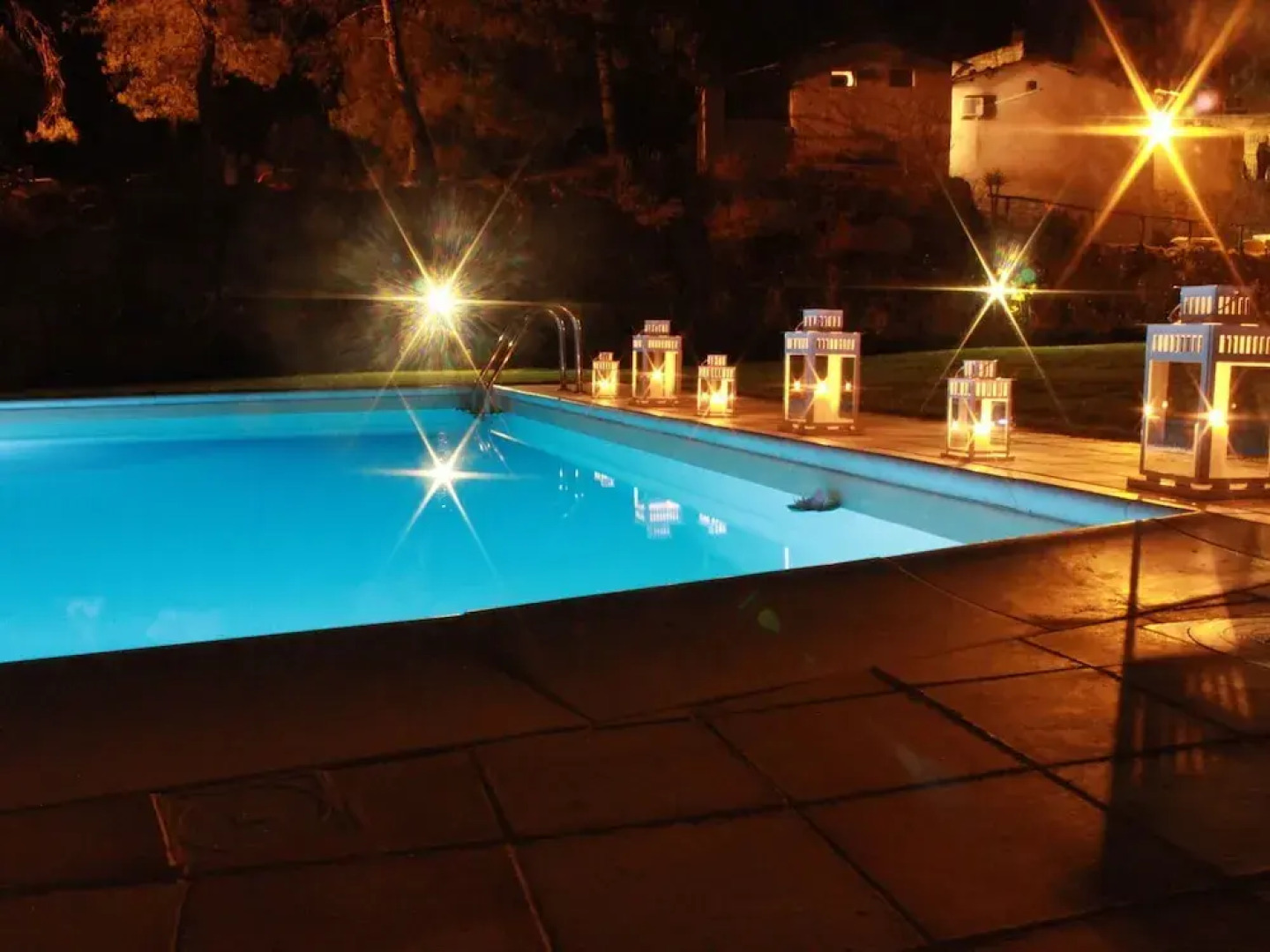 Completely Surrounded by Nature, a Lovely Pool, Sun, Relax!