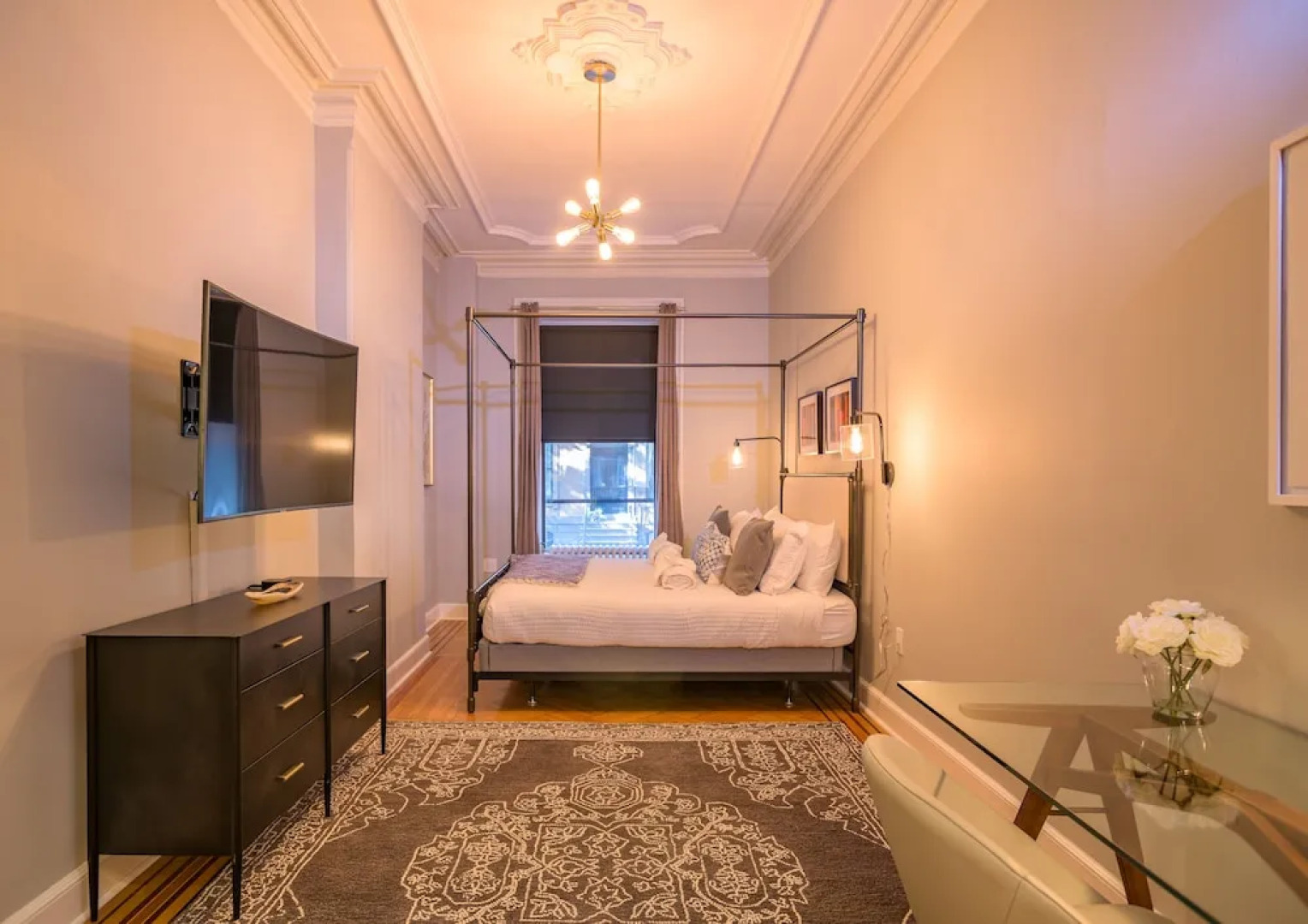 Deedee's Brownstone Van Vorst Park