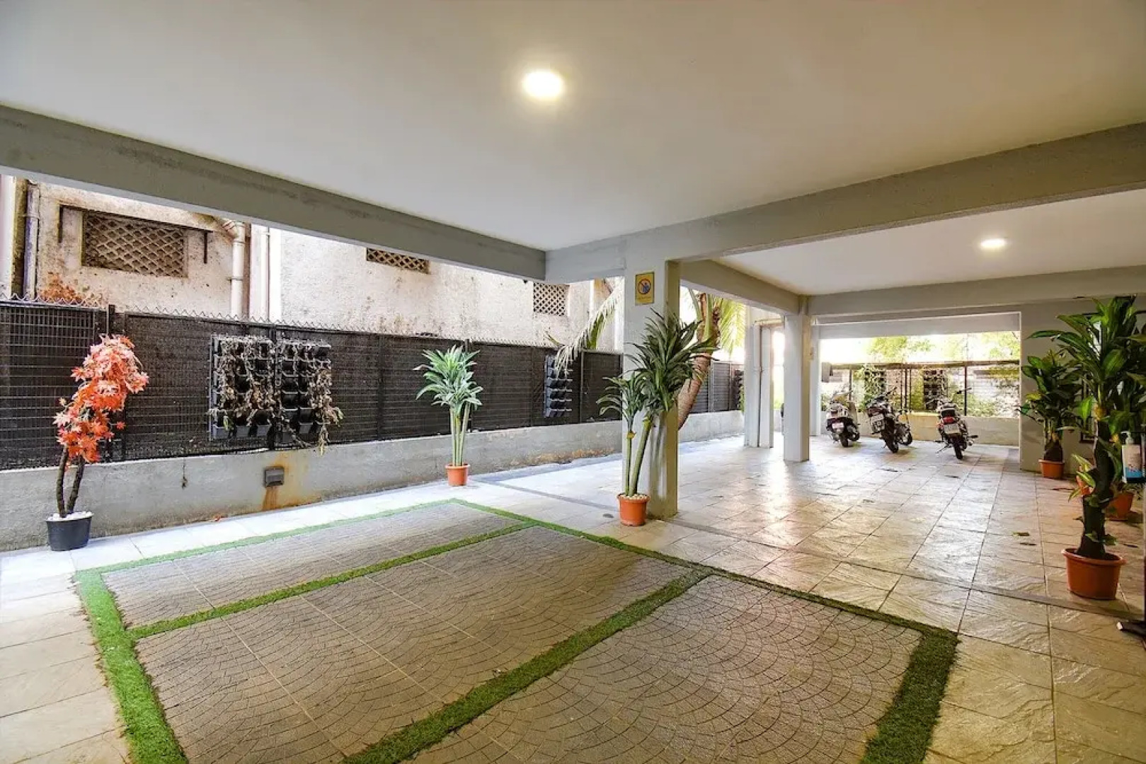 Fabhotel Royce Studio Apartments