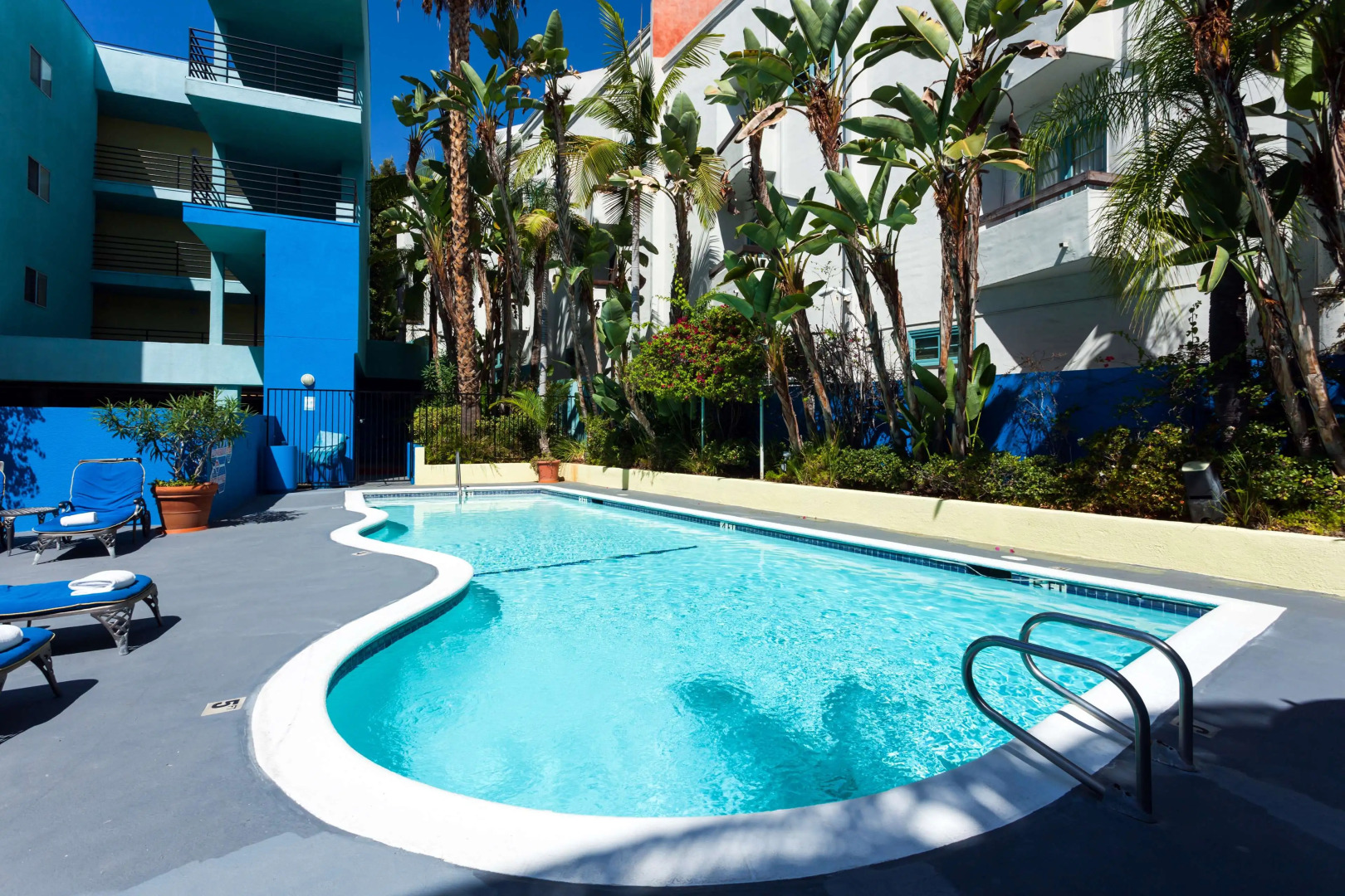 Ramada Plaza by Wyndham West Hollywood Hotel & Suites