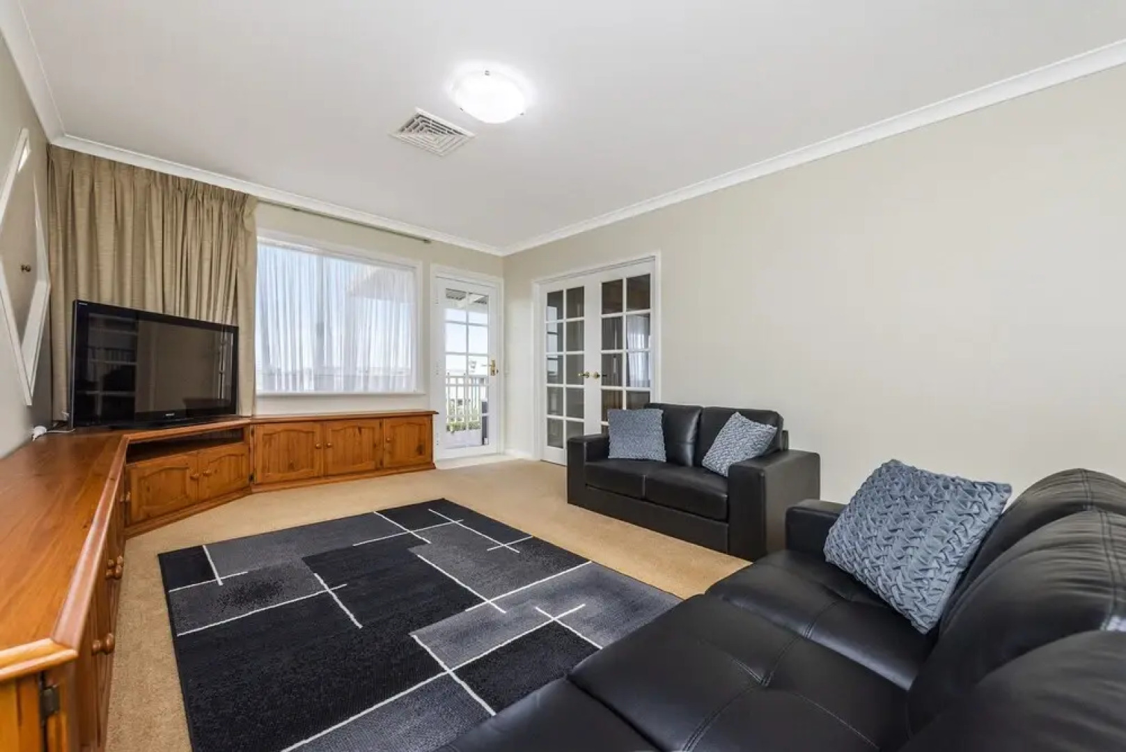 The Oversea'r - Luxury at its Best