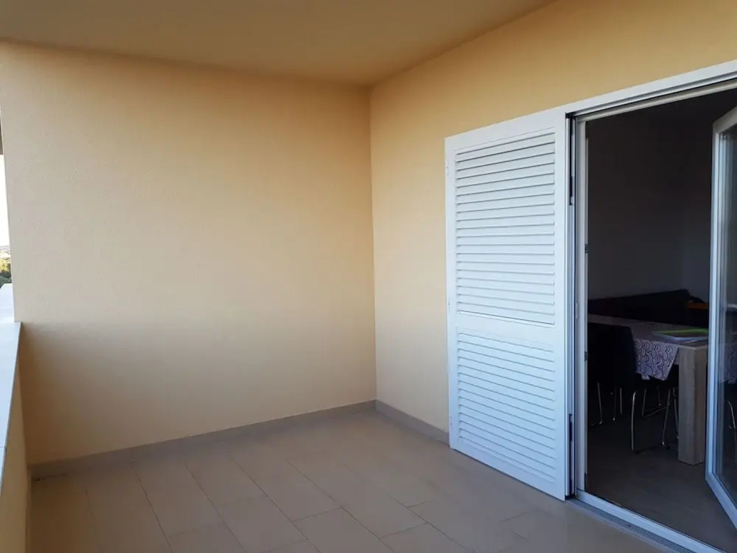 Contemporary Apartment in Neviđane near Sea