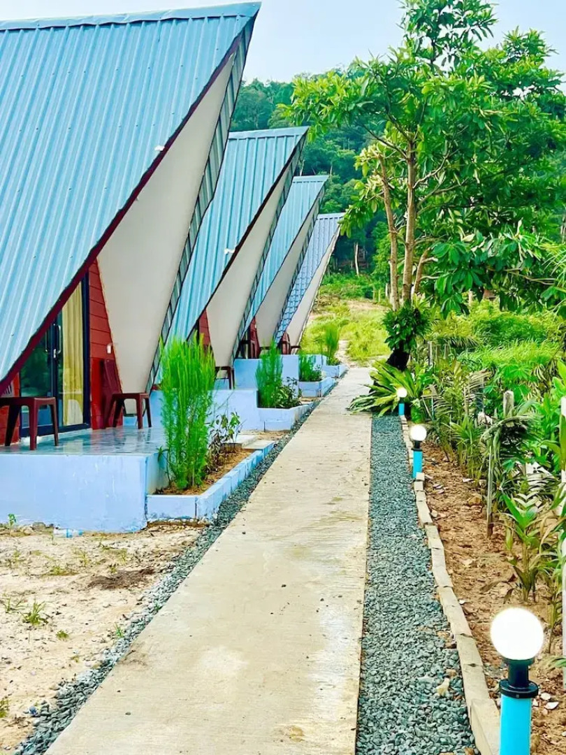 SELA Bungalow and Italian Restaurant