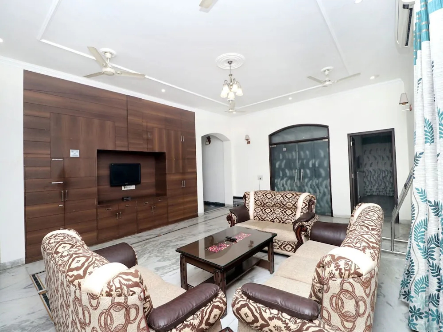 OYO 15728 The Shradha Guest House