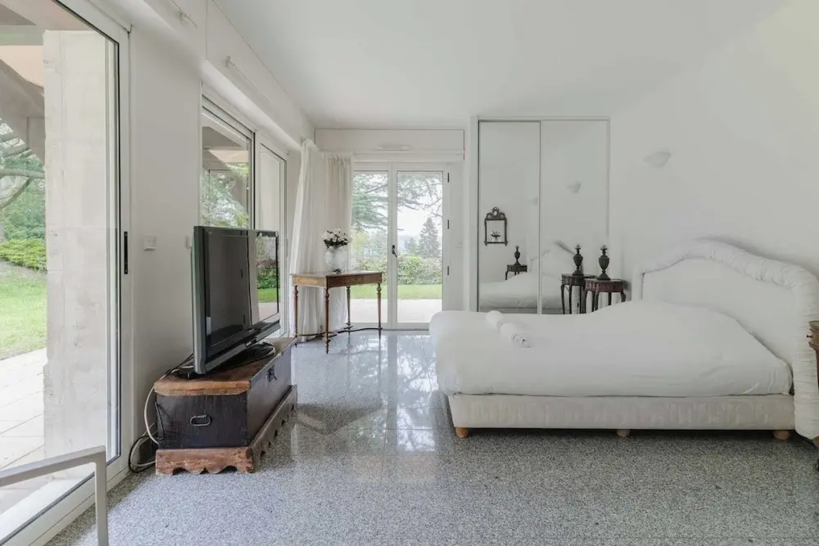 Luxury Haven With Pool, Tennis and Large Garden