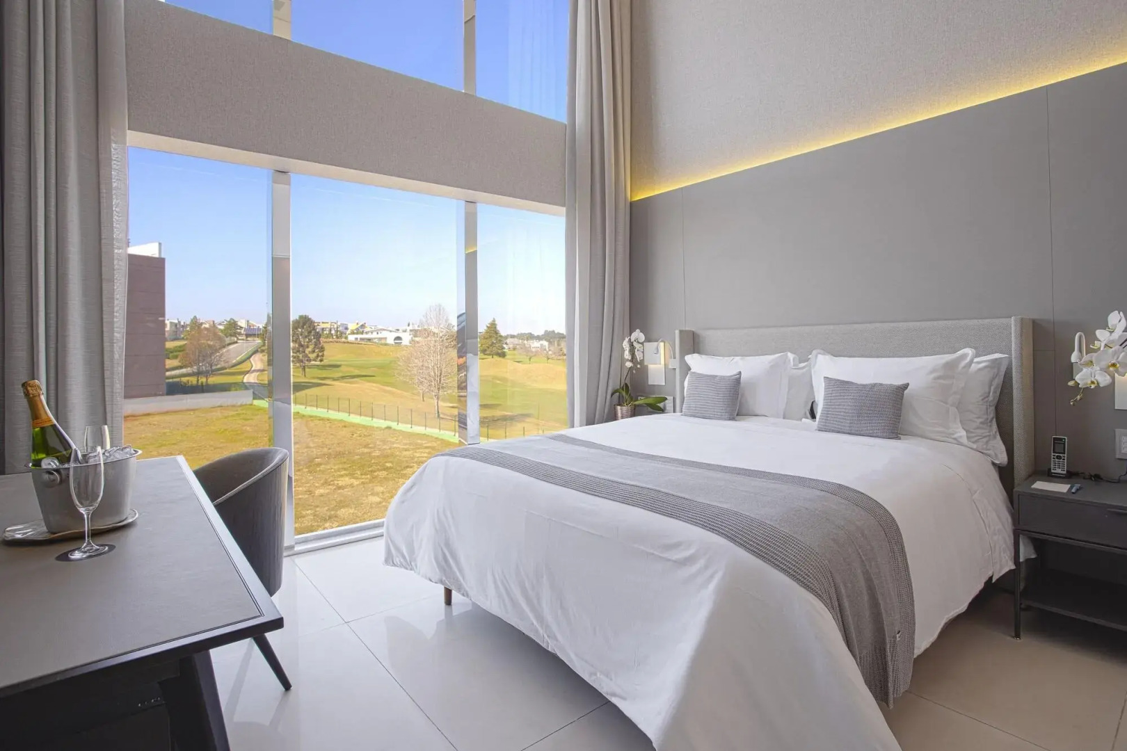 Suryaa Hotel Pinhais, Curio Collection by Hilton