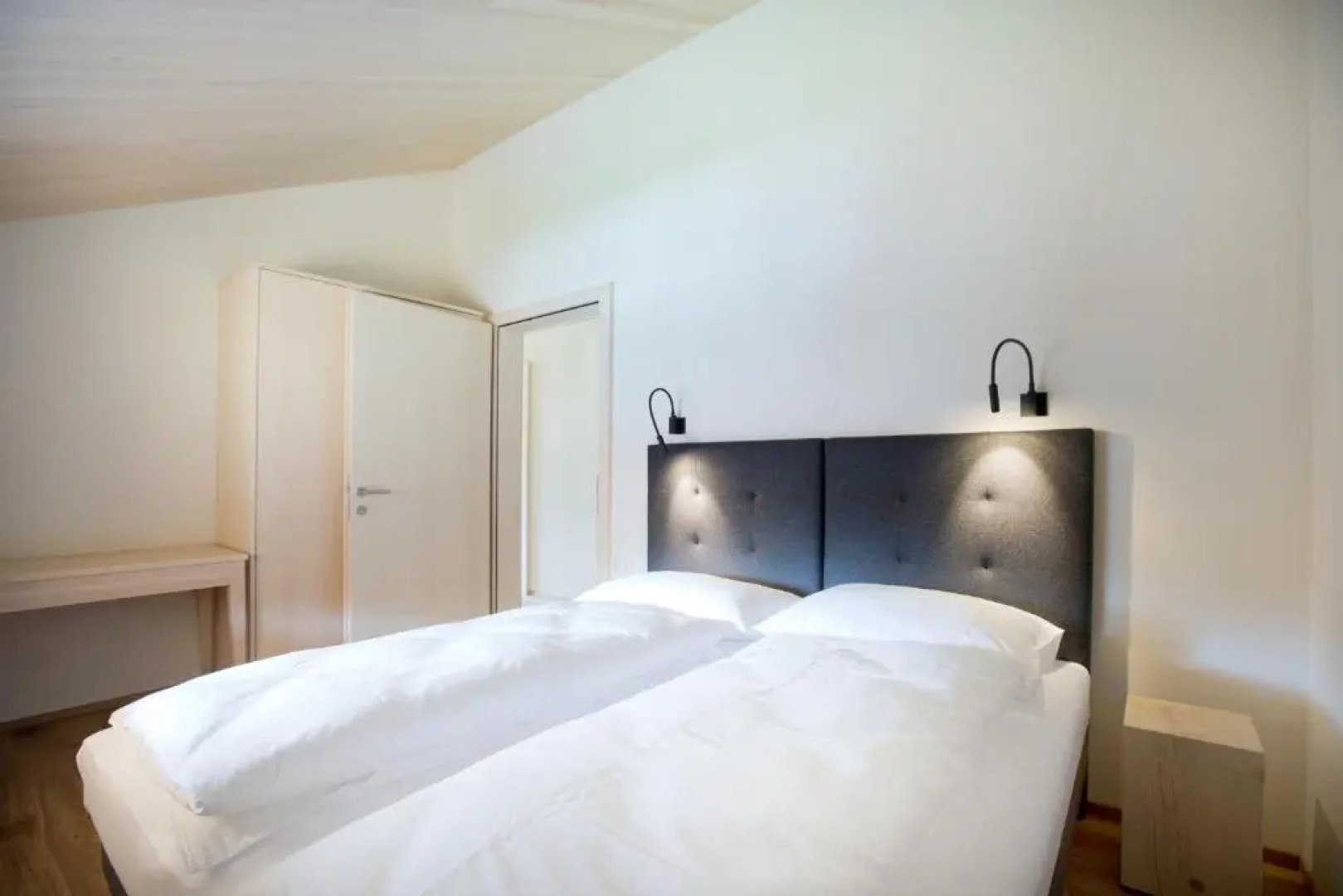 Schtûbat (Contactless Check-In)