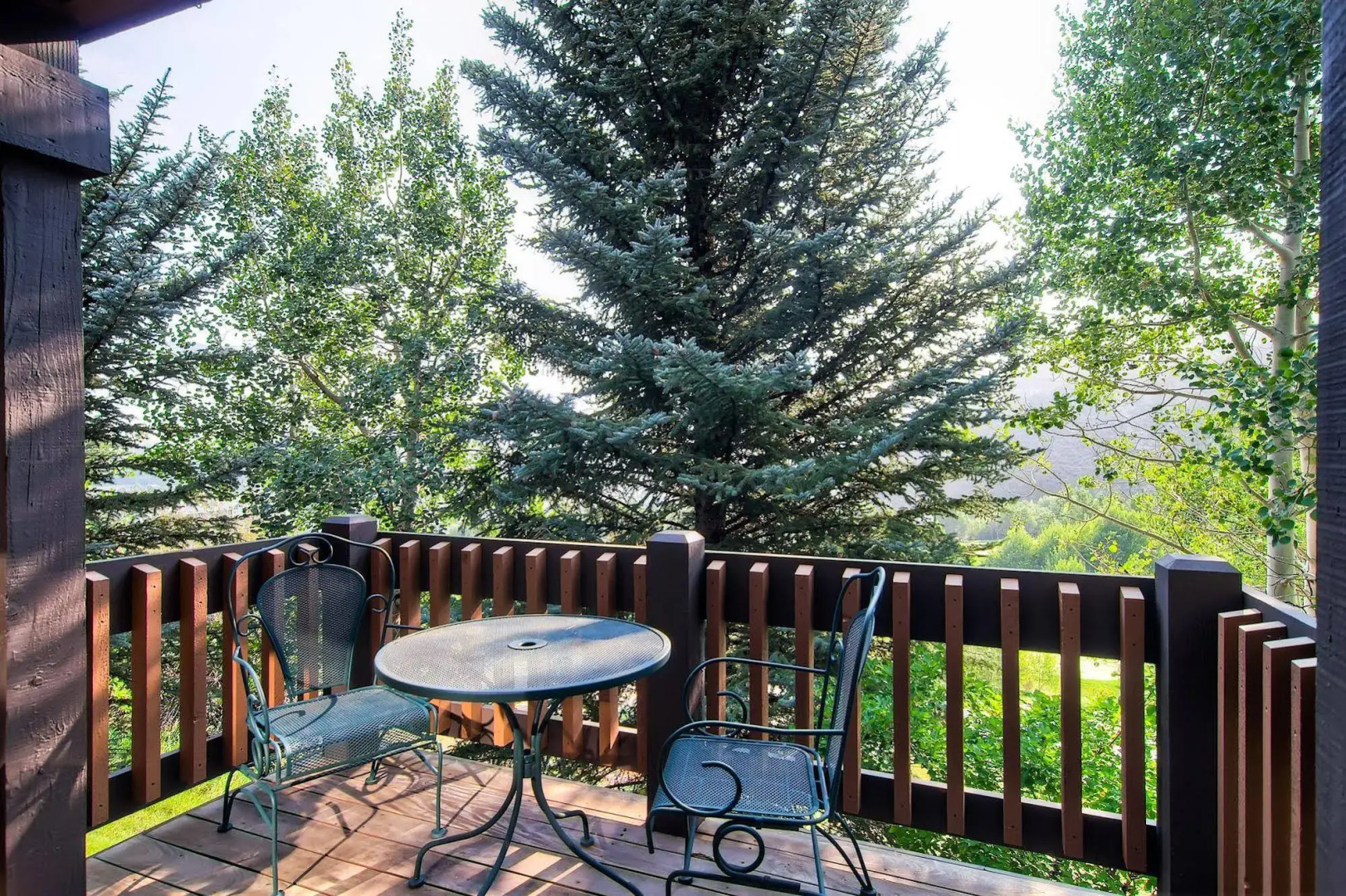 Ridgepoint Townhomes by East West Hospitality