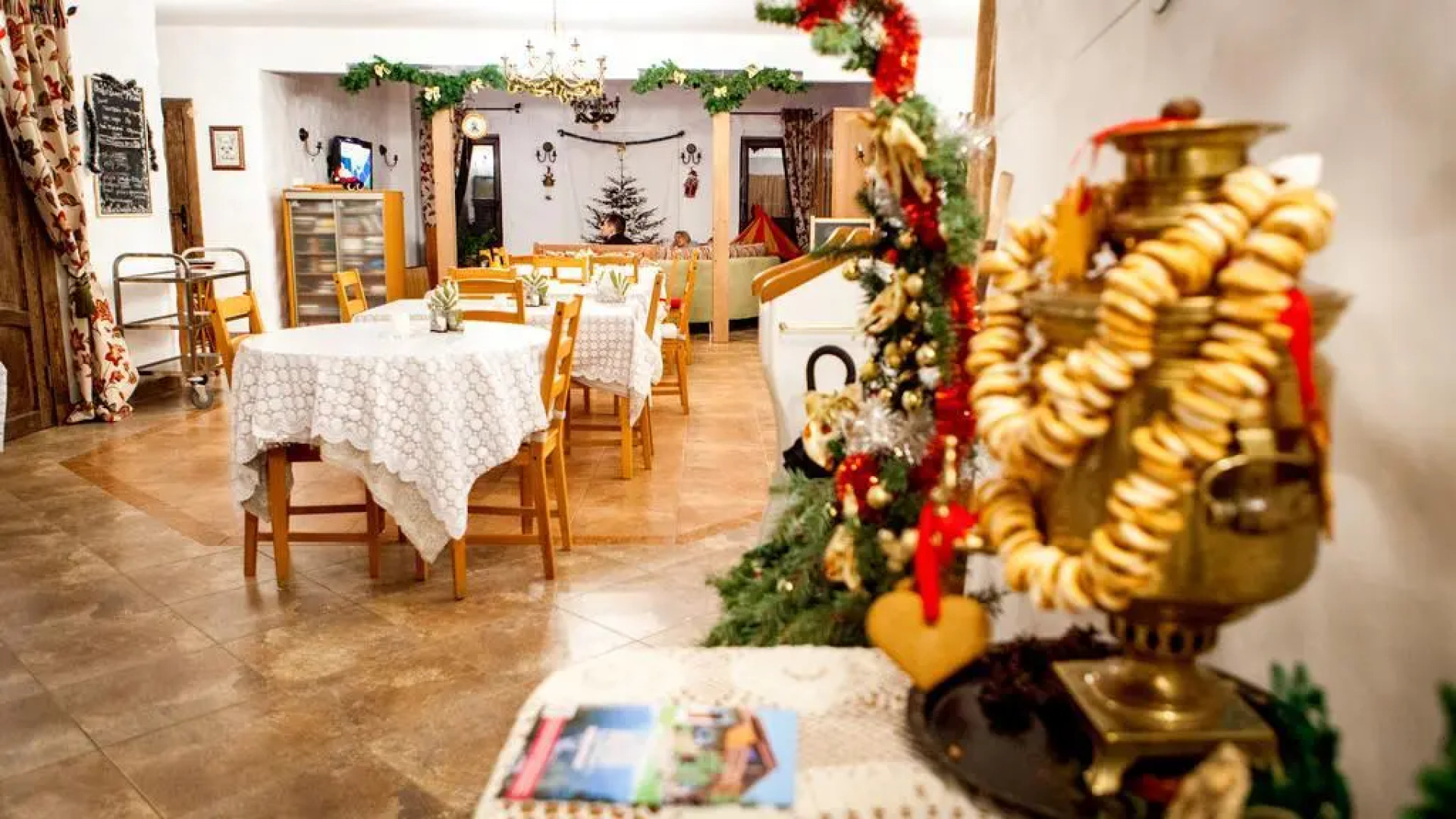 Gostevoy Dvor Dvenadtsat Mesyatsev