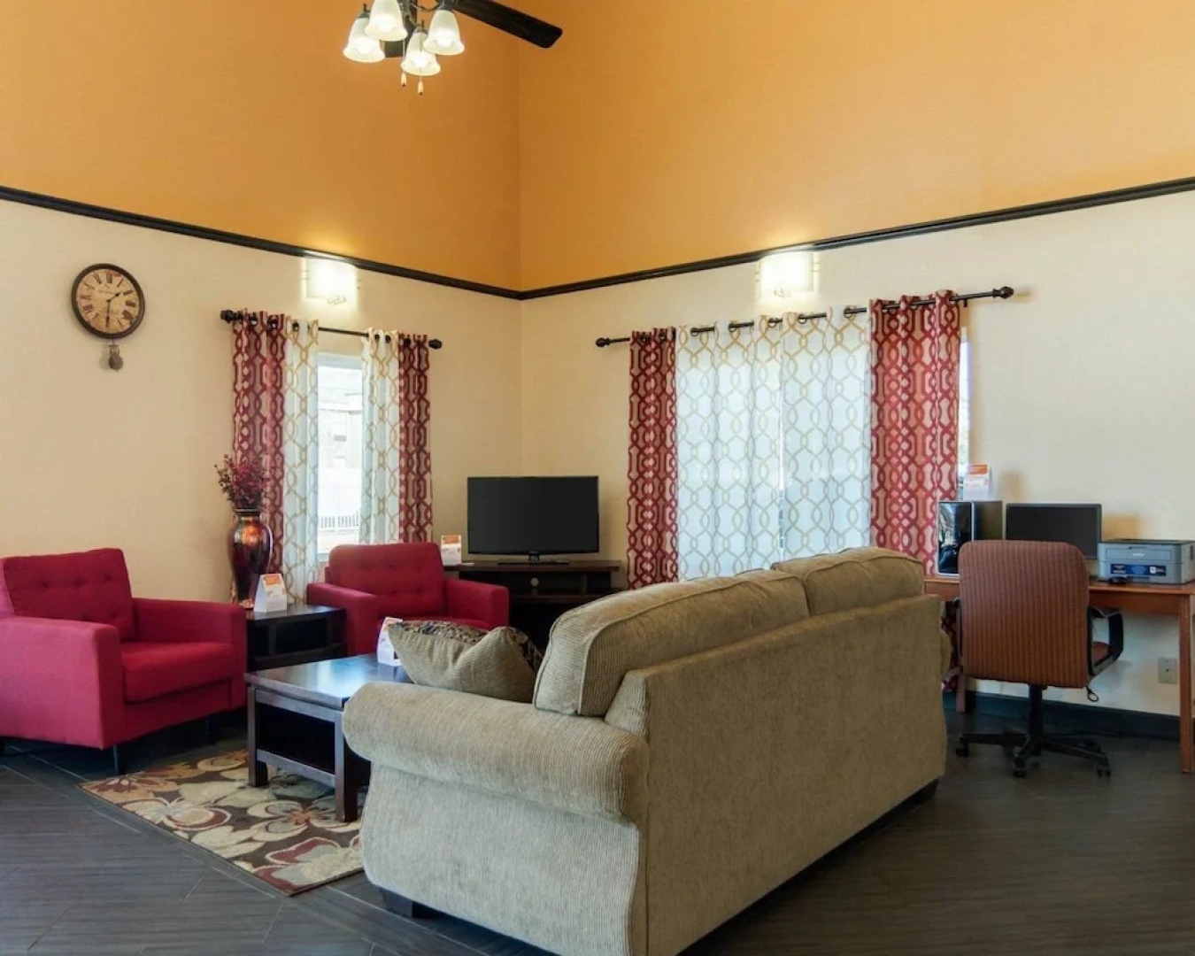 Econo Lodge Russellville I-40