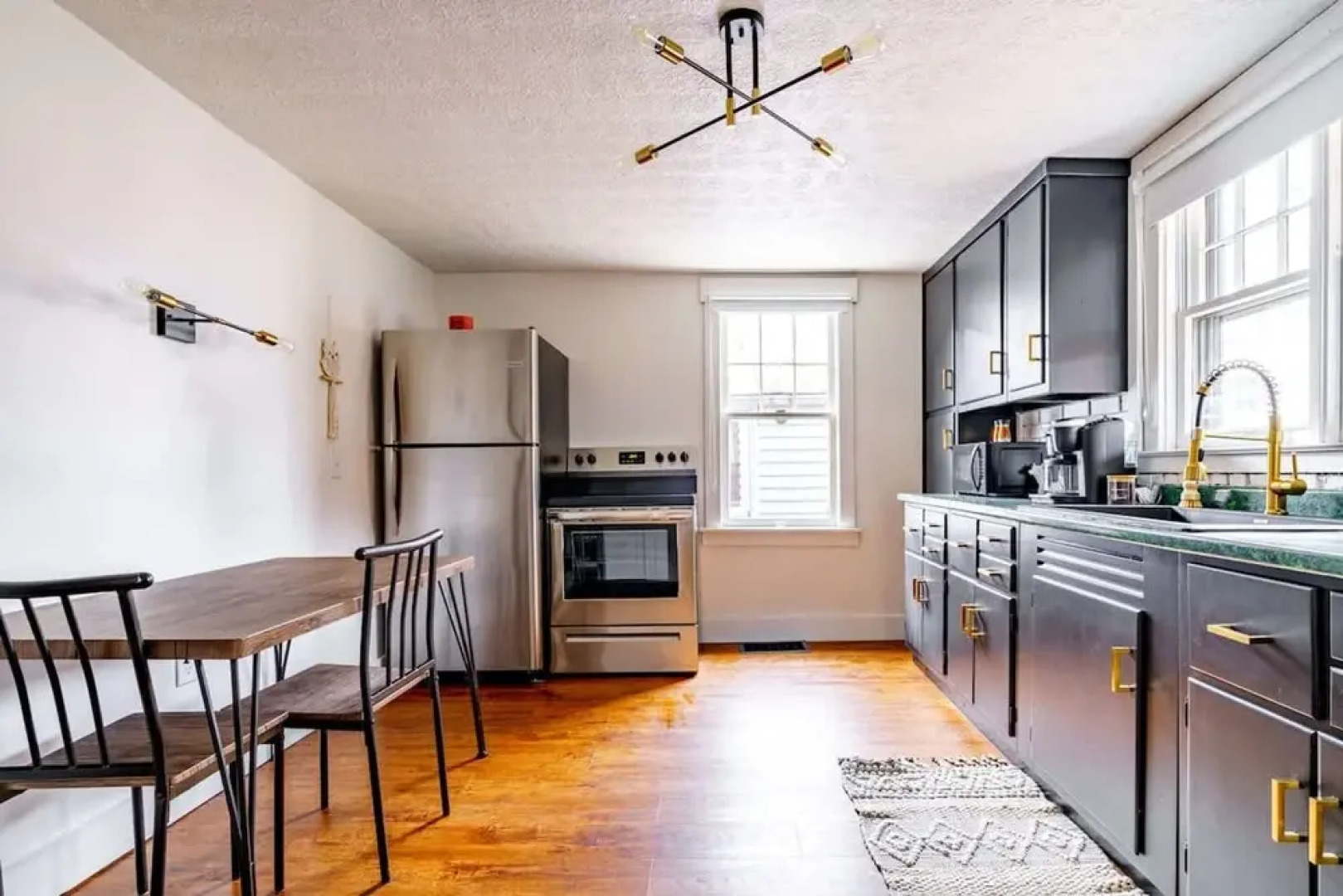 Prime Location Clean Top Rated Free Parking