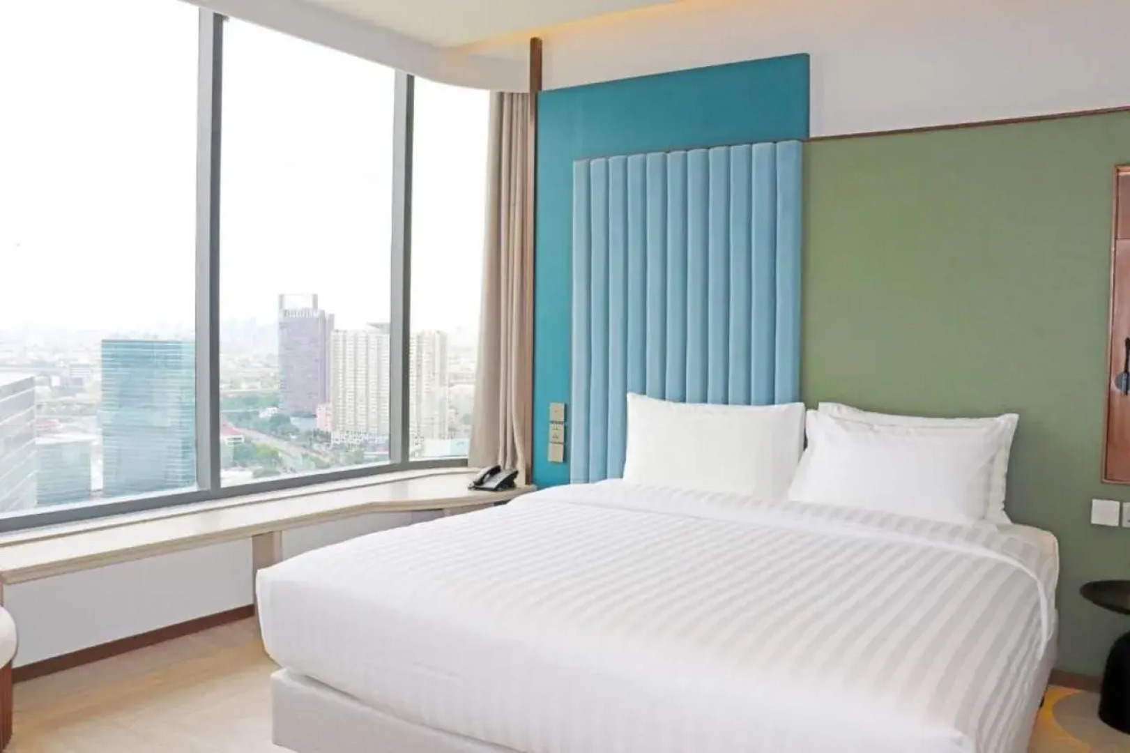 The Quarter Ratchayothin by UHG