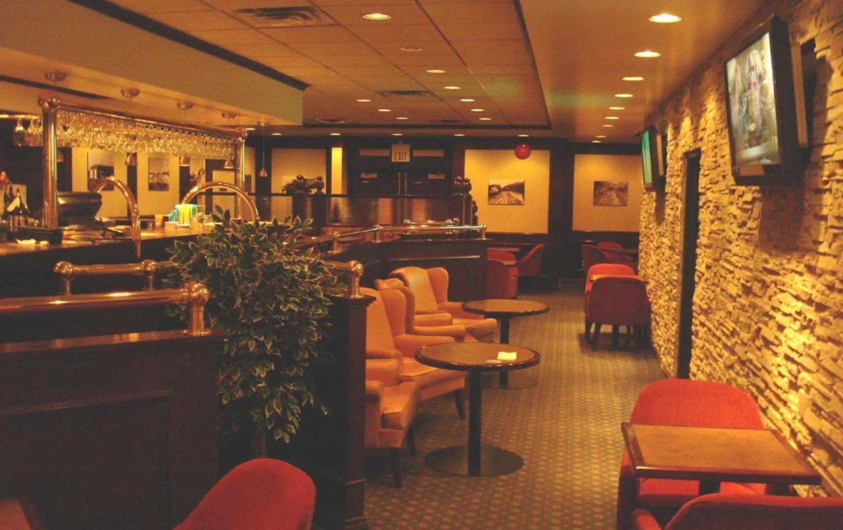 Woodlands Inn & Suites