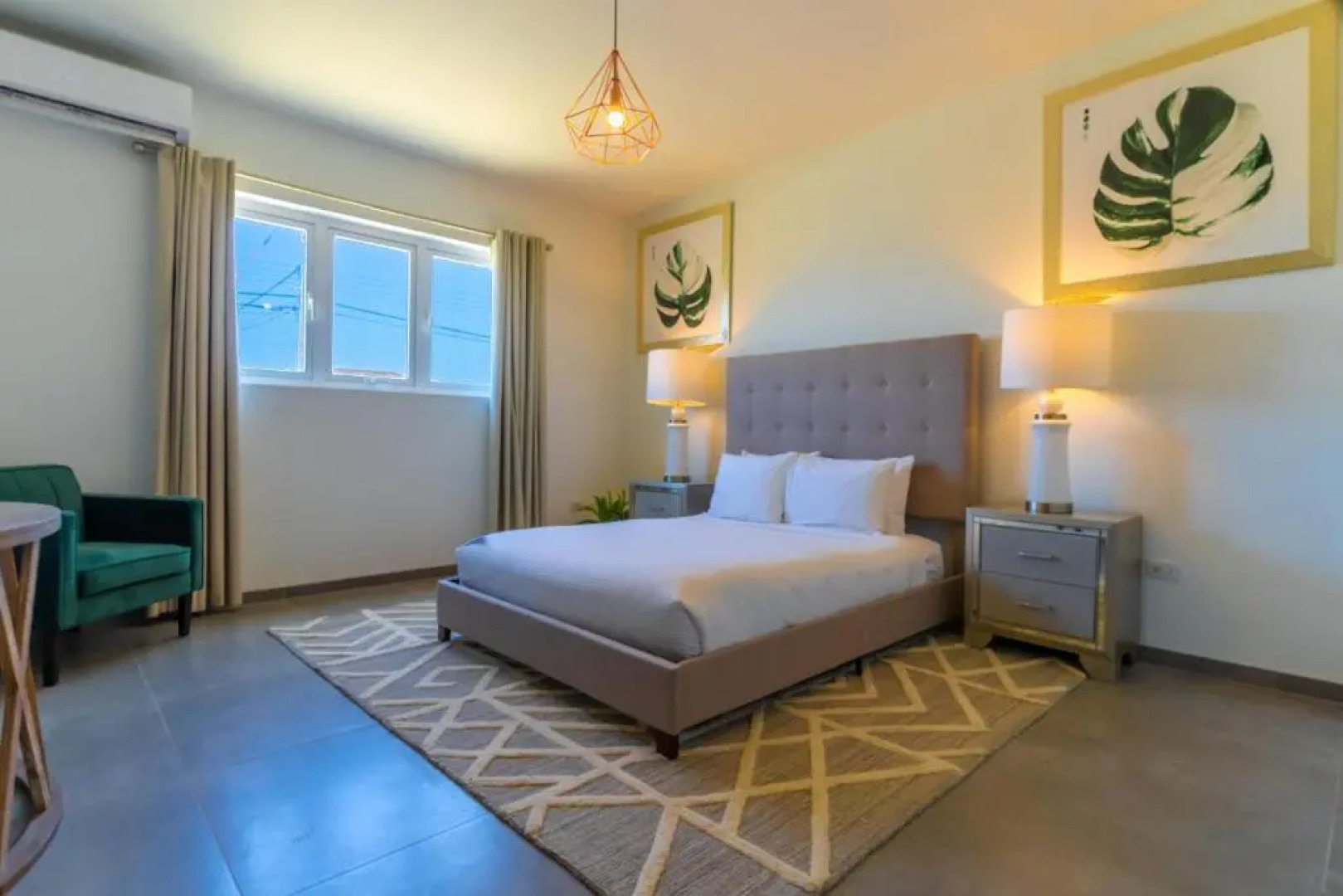 Grand Modern Villa 6-bedroom! Brand New! Heated Jacuzzi!