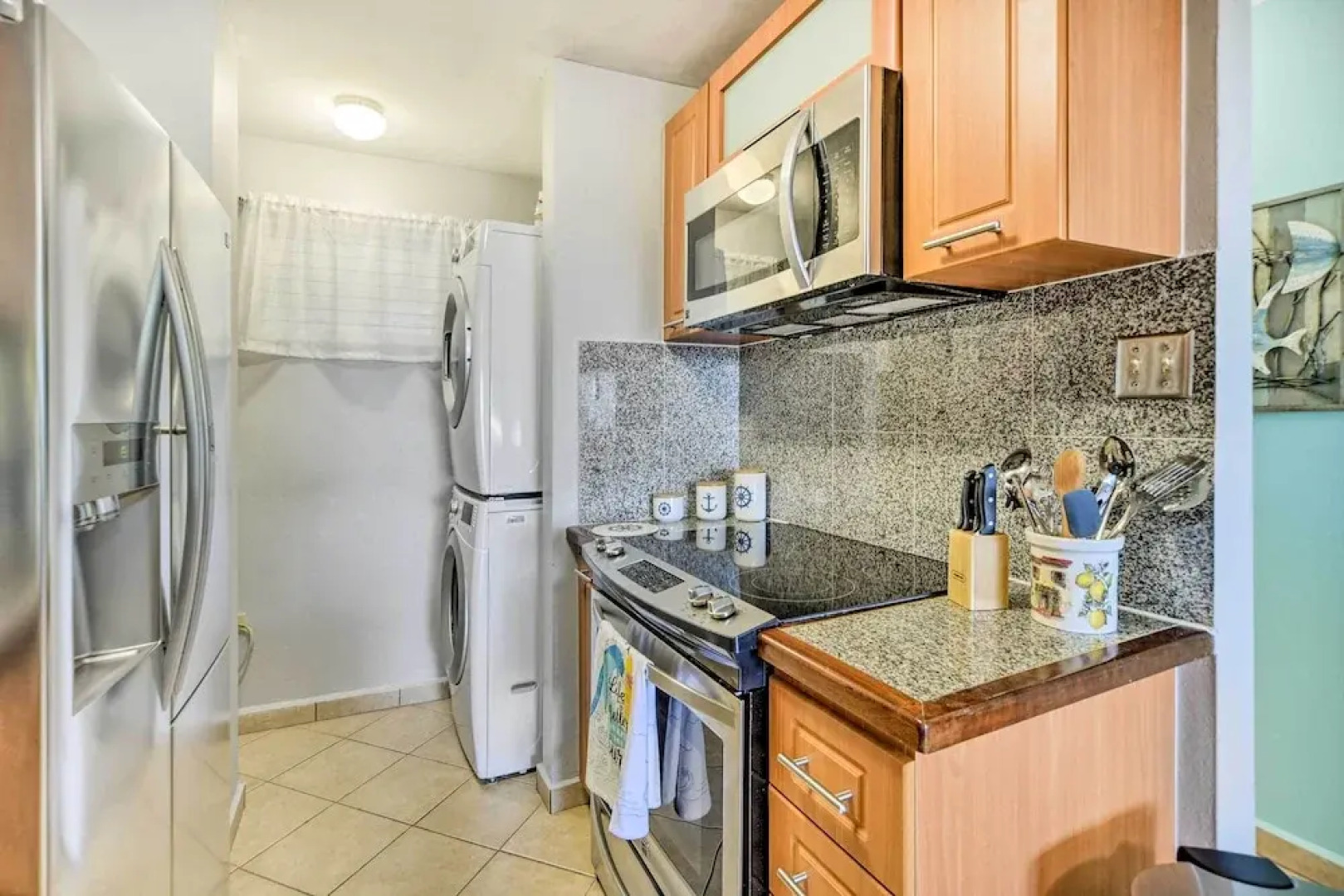 Breezy Condo w/ Ocean View Balcony: Walk to Beach!