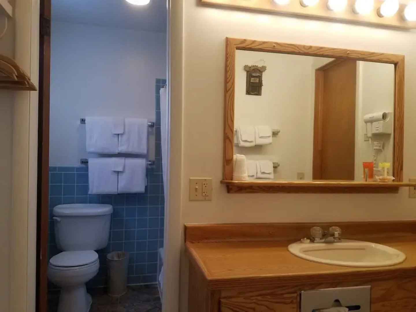 Western Riviera Lakeside Lodging