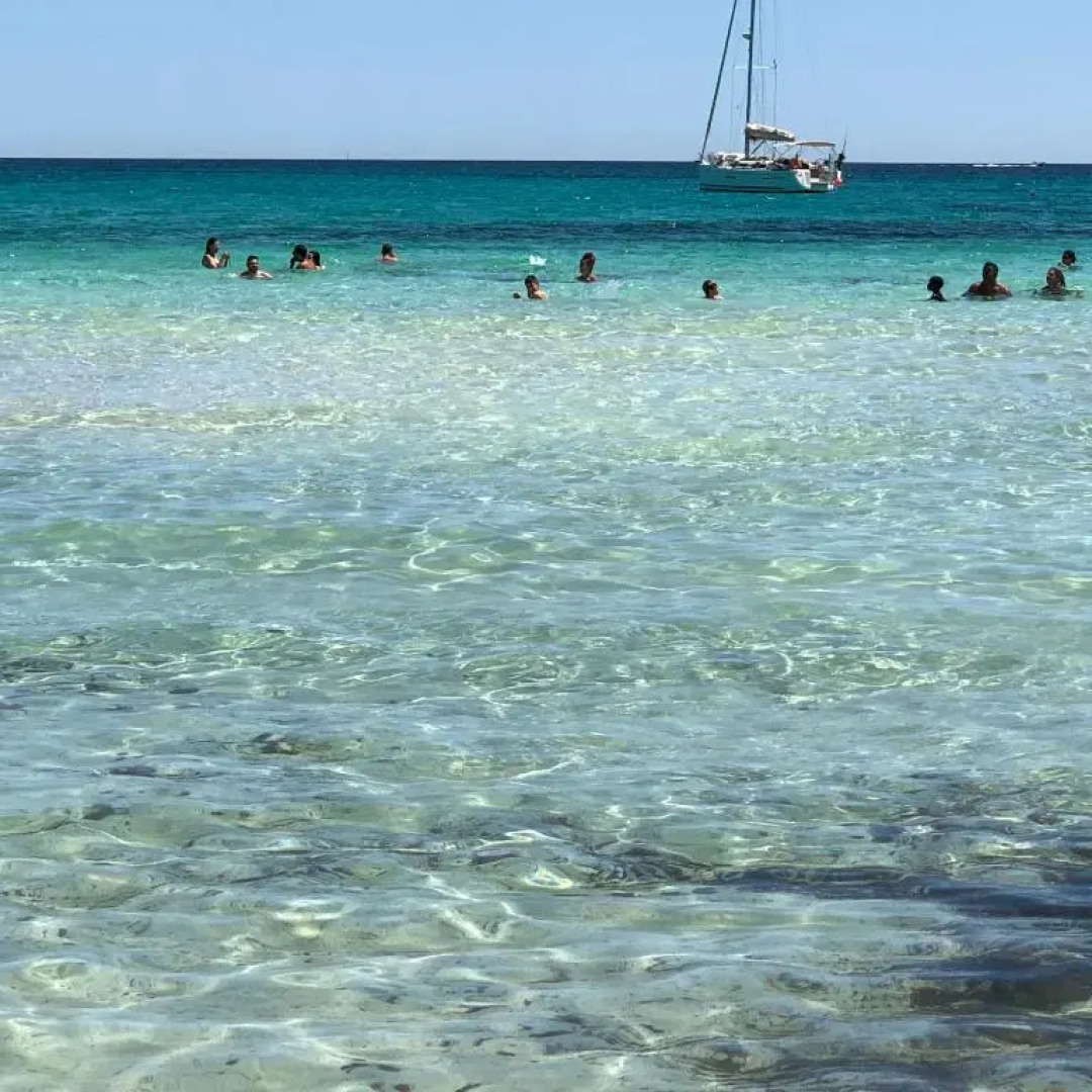 Casa Souad, a cheerful and charming beach view 2 bedroom house and free parking