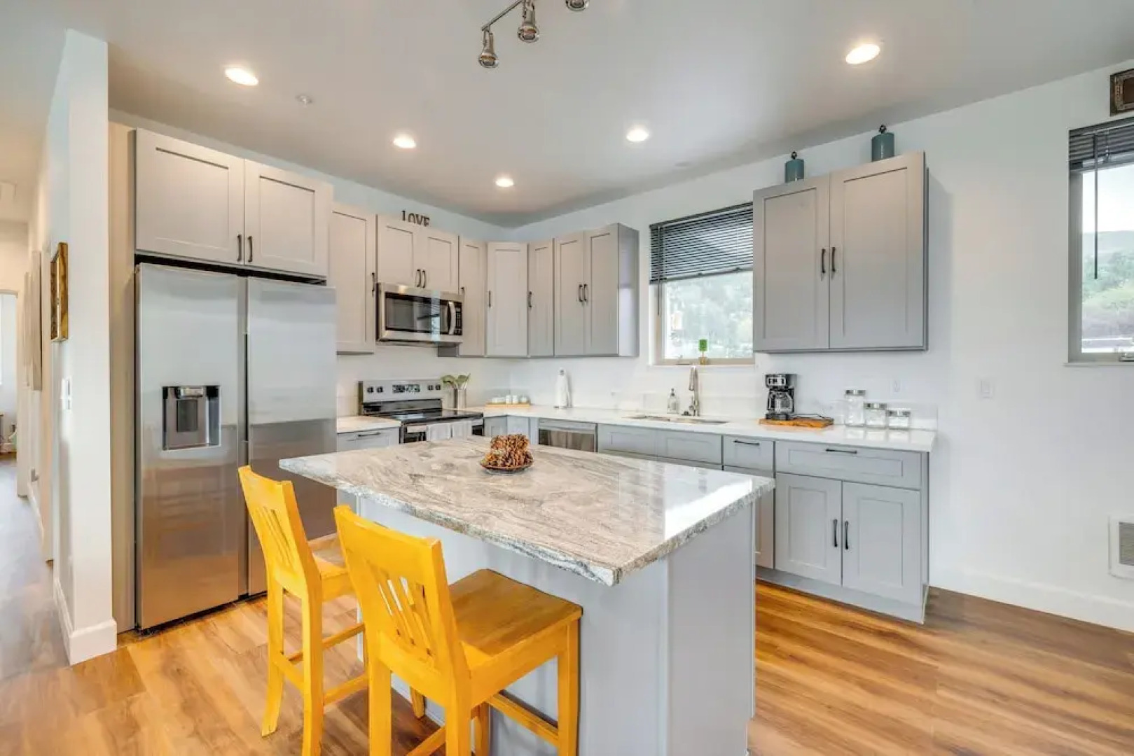 Walk to Marina: Tillamook Bay Apt w/ Water Views!