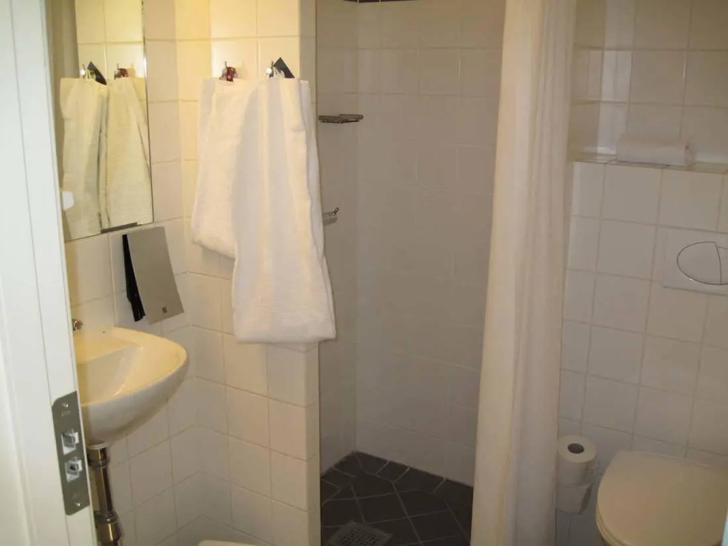 Sixtus Sinatur Hotel og Konference