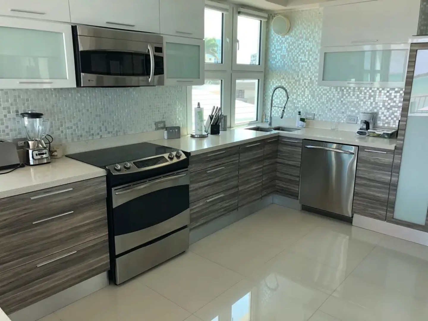 Beach Front  Amapola SeaSide Apt