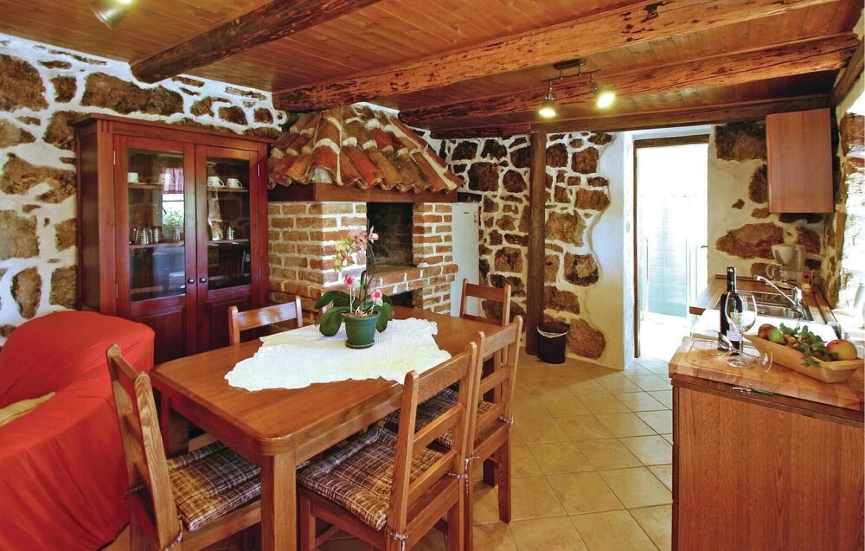 Awesome Home in Supetarska Draga With Wifi and 2 Bedrooms