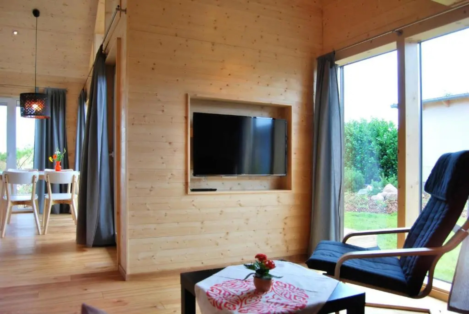 Schwarzes Holzferienhaus mit Sauna -- L I E B L I N G S P L A T Z -- an der Ostsee, Zierow bei Wismar, Strand 500m, alles inklusive