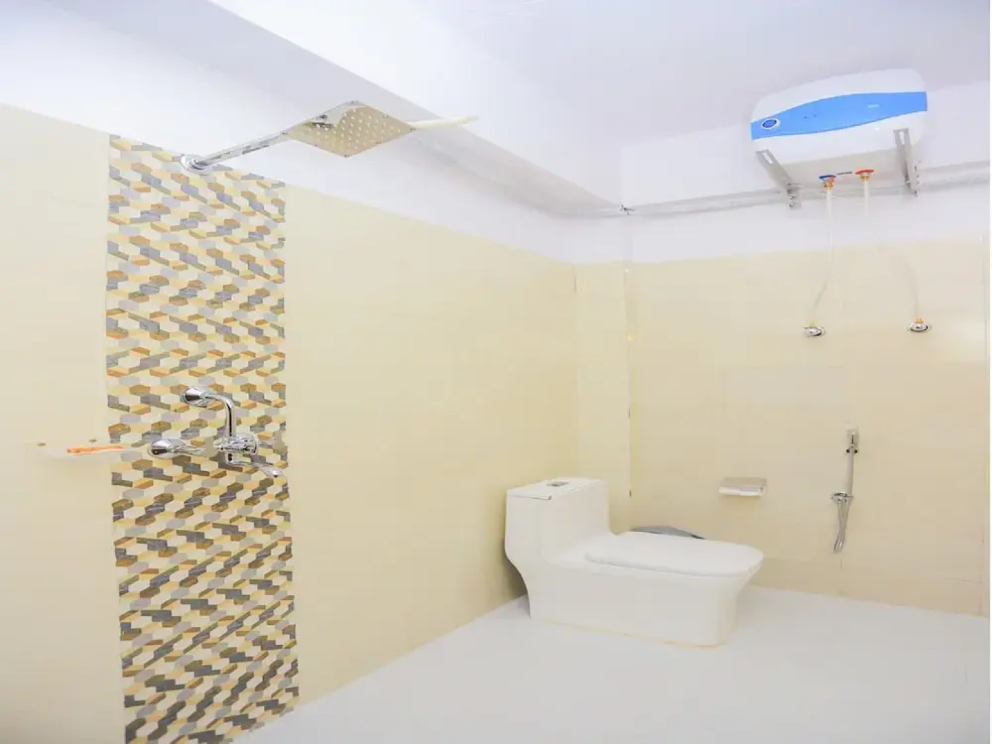 Capital O 653 Seven Lakes Resort