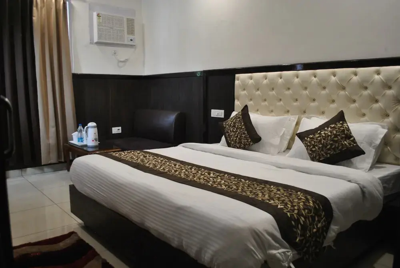 Green Hotel & Restaurant