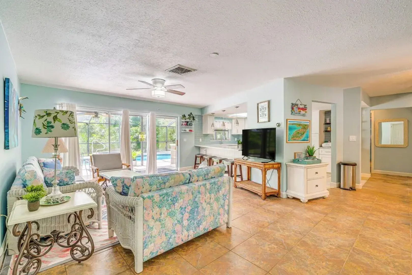 Lovely Crystal River Home w/ Lanai & Pool!