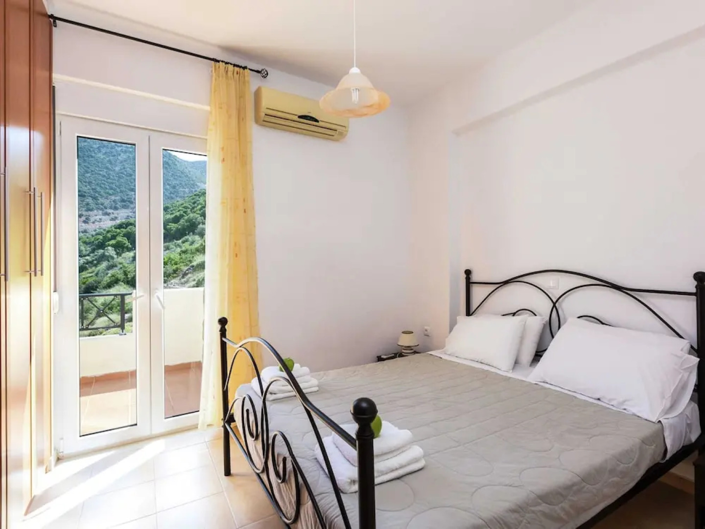 Villa on Hillside, Private Pool, Fantastic Views to bay of Bali and Mountains