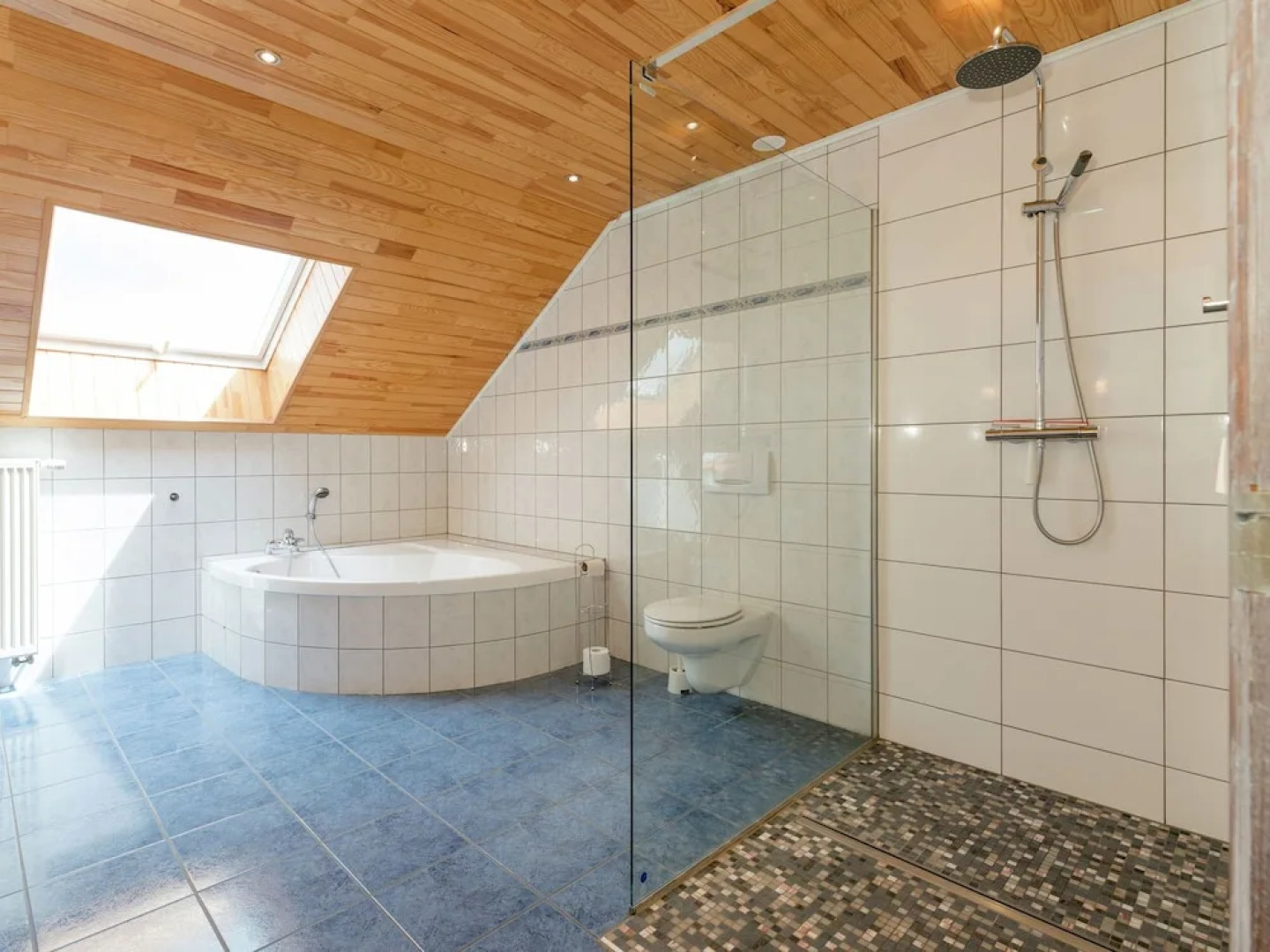 Nice Villa, Renovated 2015, Large Garden, Quiet Location, 10km From Houffalize