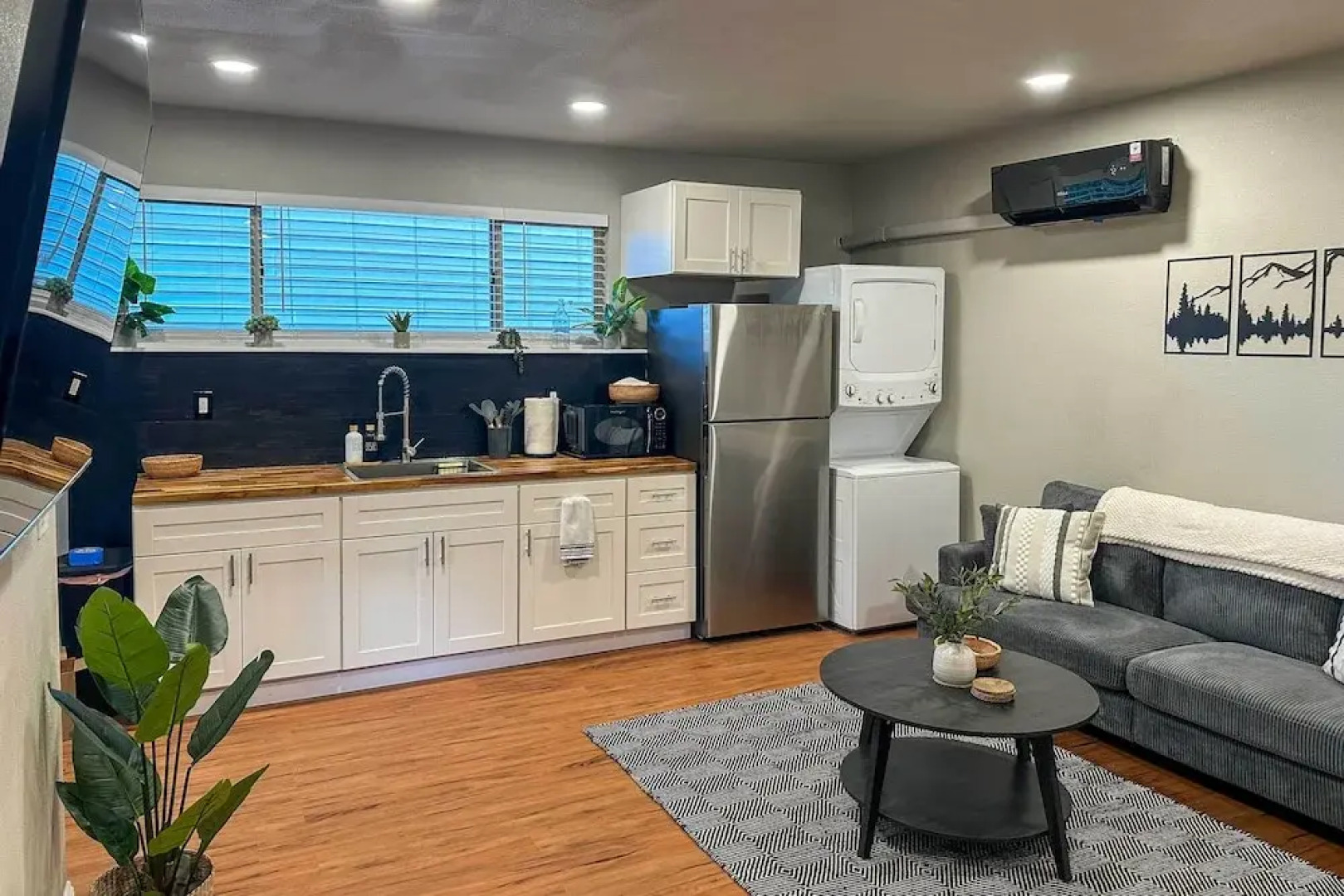 Apt 10 Mi to Portland: Walk to Bus Stop!