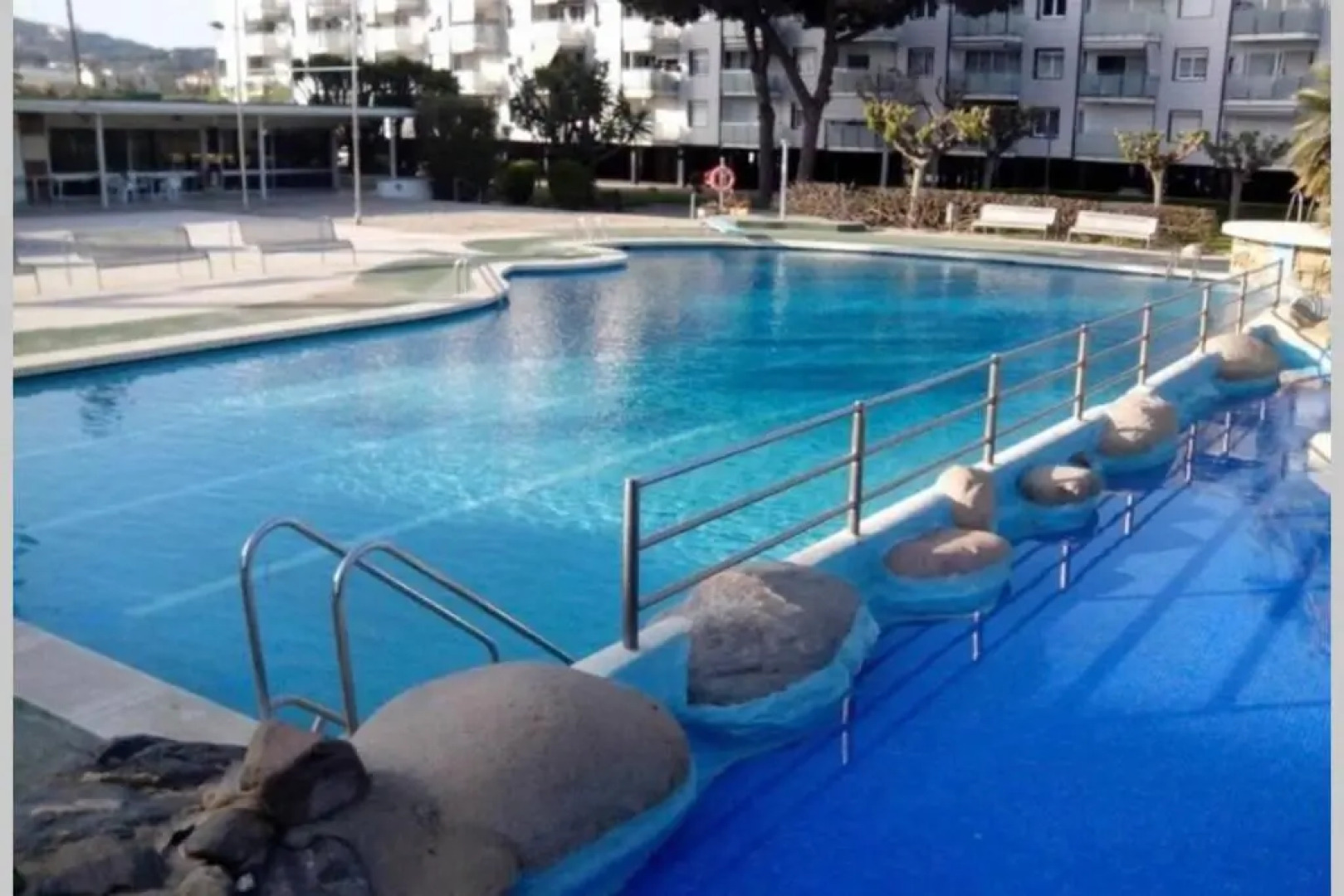 Residencial Costamar next Bcn, 50m beach with swimmingpool