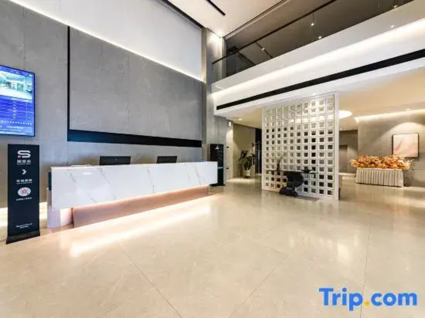 Rezen Longuu Hotel （Wuzhong Two Halls and One Center）