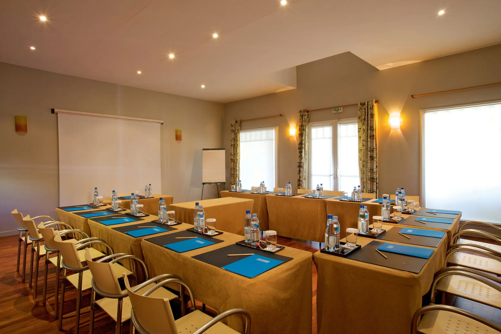 Отель Lux* Saint Gilles