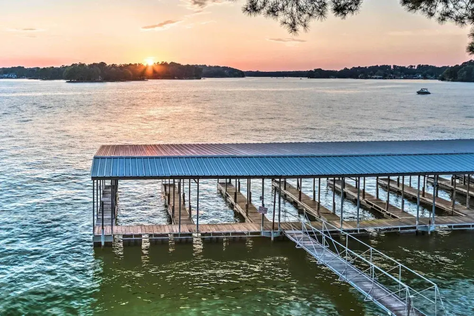 Sunset-view Resort Condo on Lake Hamilton!