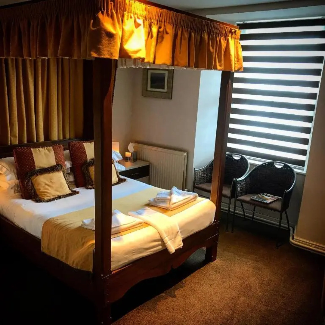 The Racehorses Hotel