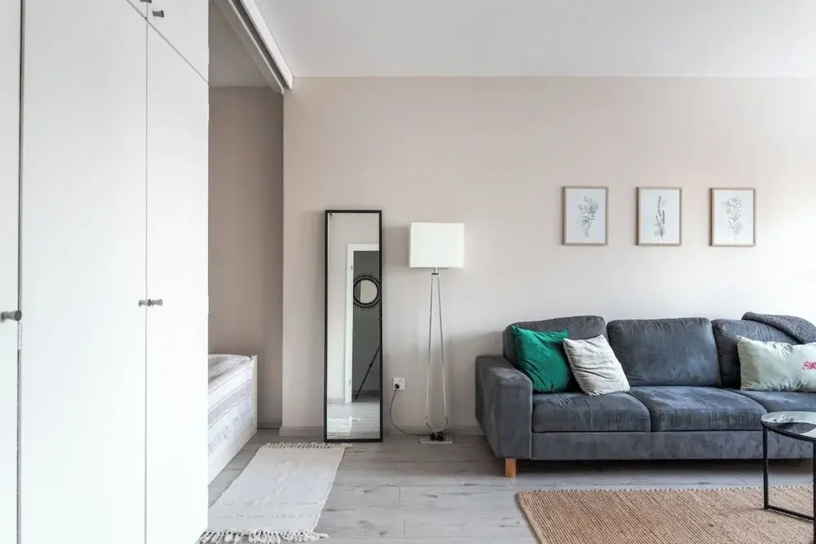 Bright & Cozy, Renovated Studio in the Center