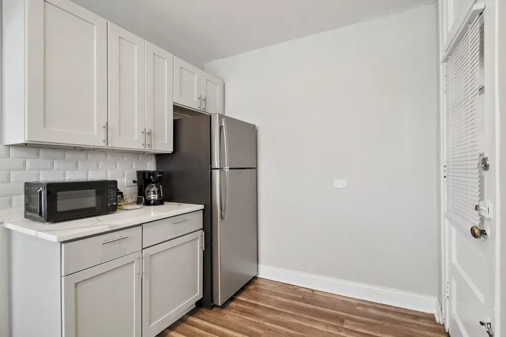 Chic 2BR Apt in Skokie - Elm 3A