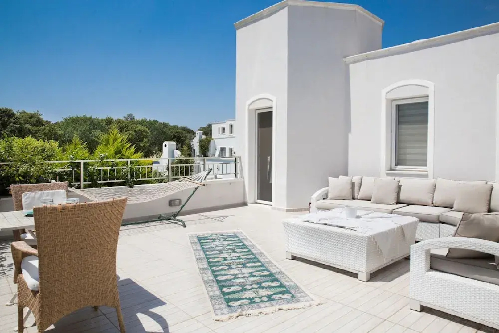 Important Group Villa Olivia