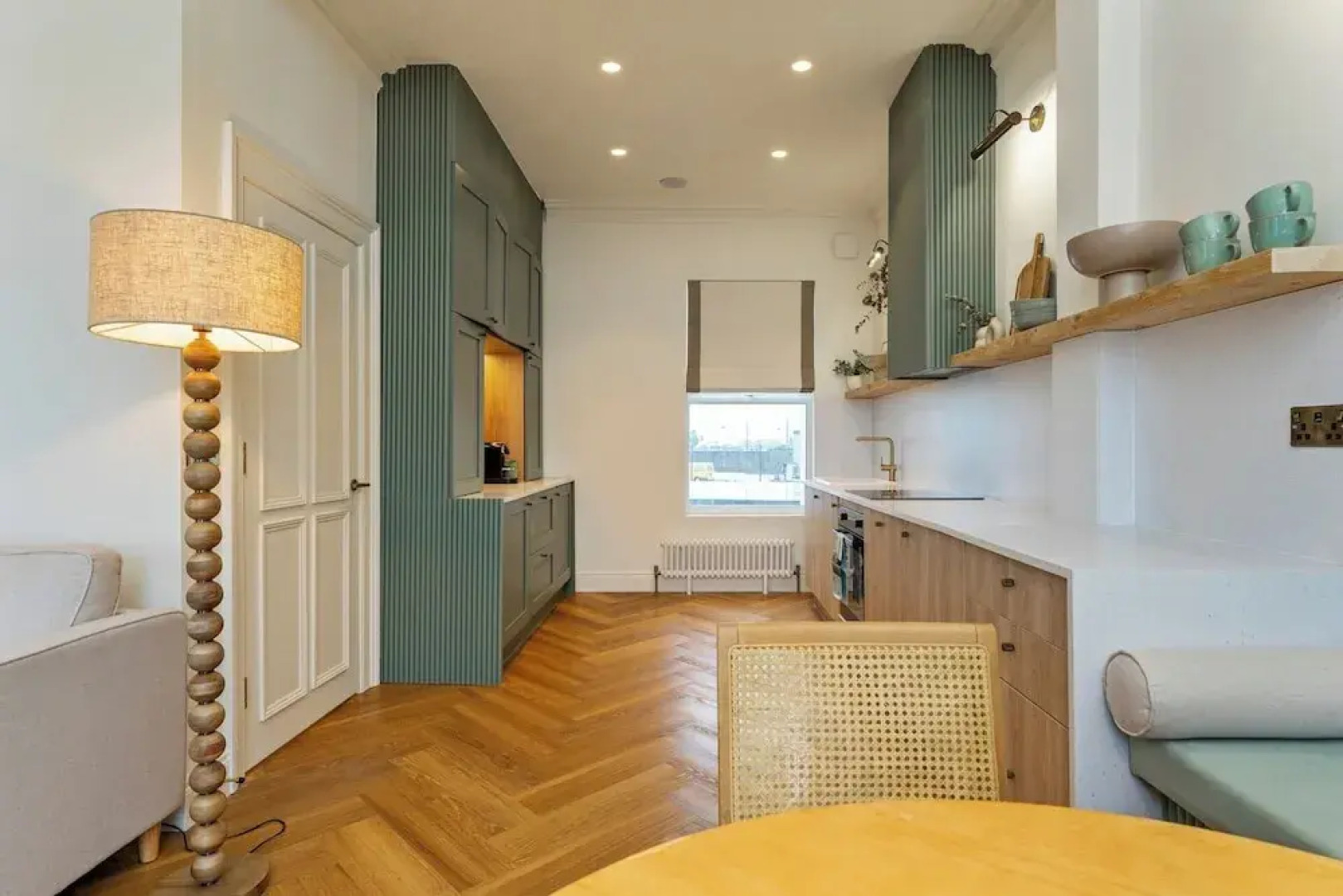 Modern 2-bed Apartment - Sleeps 6 - Seafront View