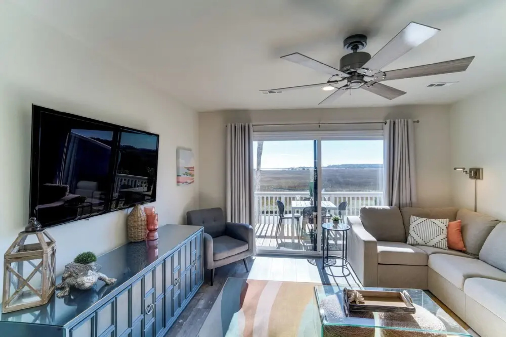 St Helena Island Vacation Rental: Walk to Beach!